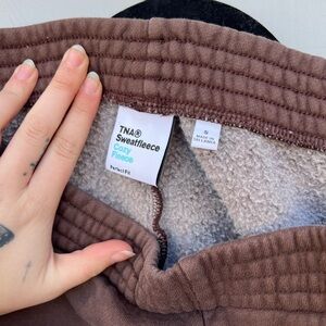 TNA. Perfect fit Cozy Fleece Brown Sweatpant